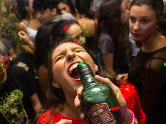 ​6 Tips to Avoid an Underage Drinking Conviction